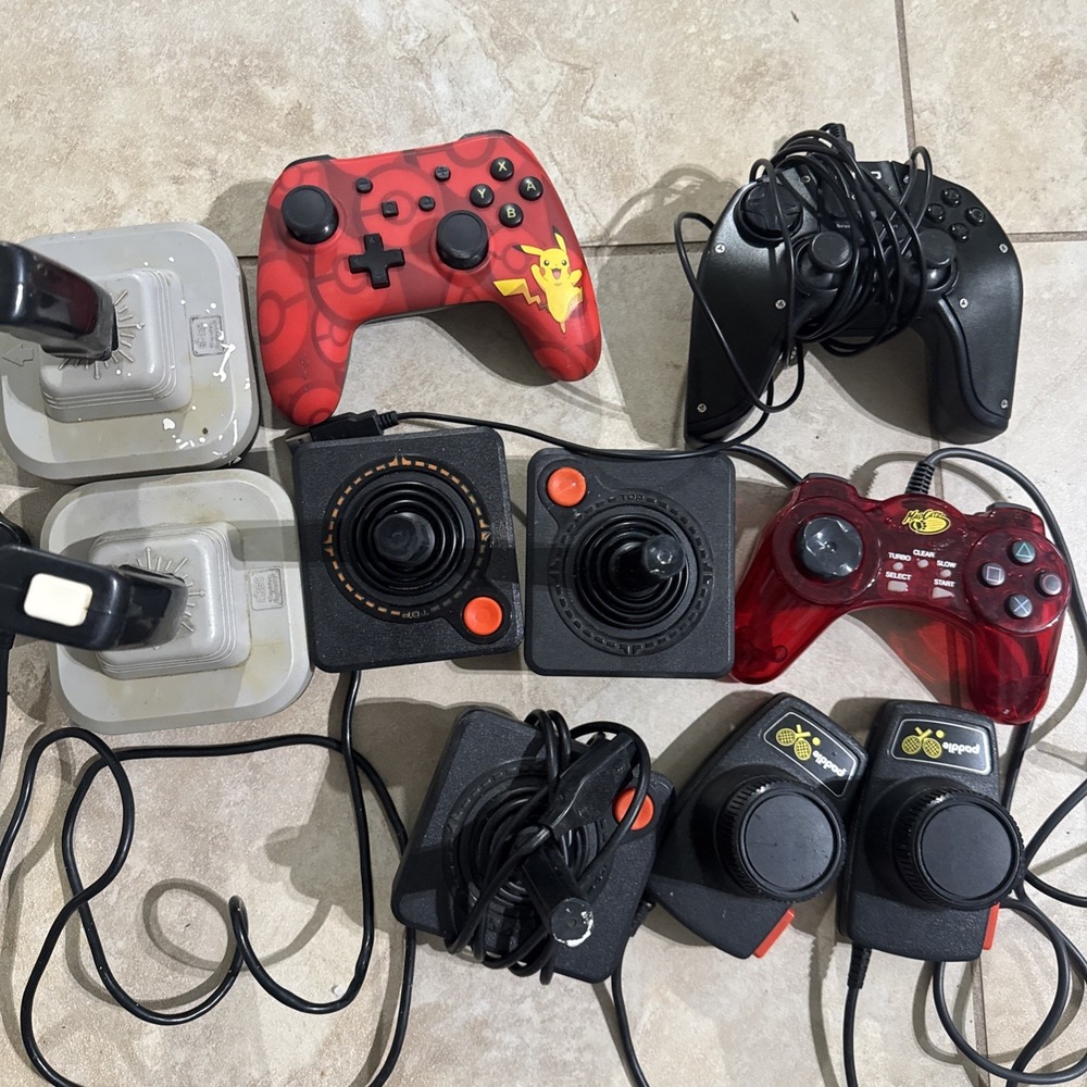 Nintendo And Others Game Controllers Assortments Lot (sh6)
